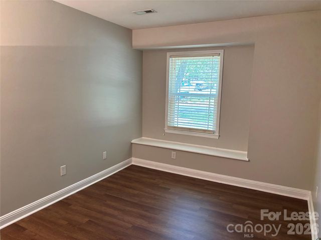 11800 Mirror Lake Drive, Charlotte, NC 28226