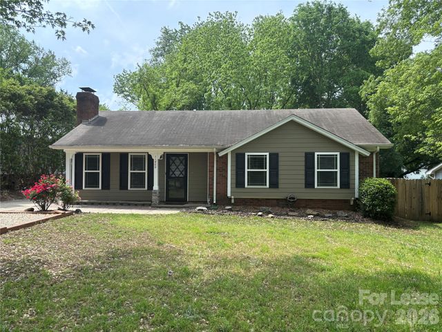 11800 Mirror Lake Drive, Charlotte, NC 28226