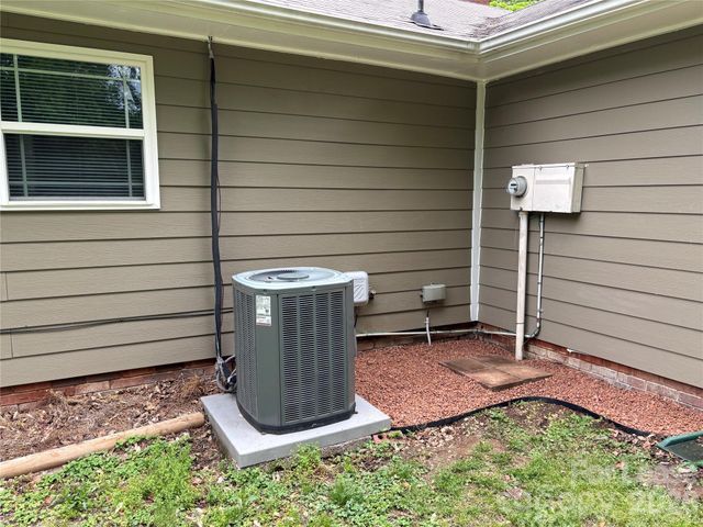 11800 Mirror Lake Drive, Charlotte, NC 28226