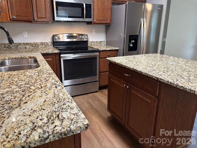 11800 Mirror Lake Drive, Charlotte, NC 28226