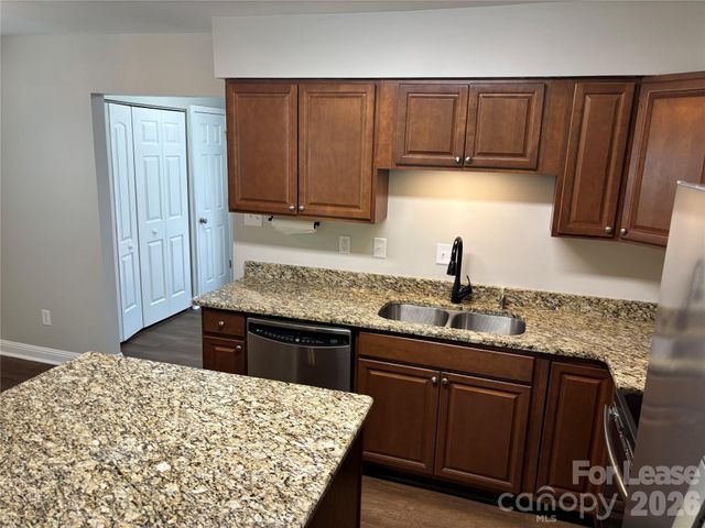 11800 Mirror Lake Drive, Charlotte, NC 28226