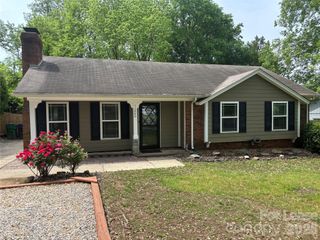 11800 Mirror Lake Drive, Charlotte, NC 28226