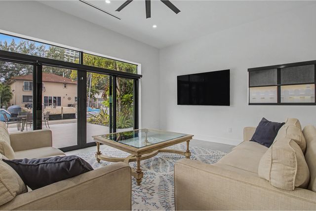 2634 SE 14th Street, Pompano Beach, FL 33062