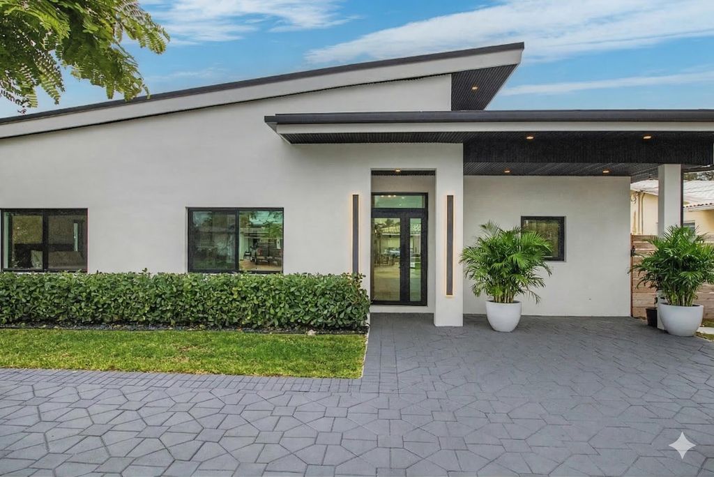 2634 SE 14th Street, Pompano Beach, FL 33062