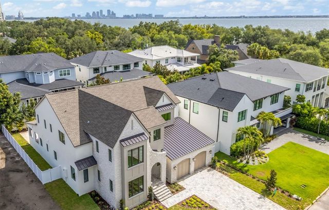 2911 W CHAPIN AVENUE, Tampa, FL 33611