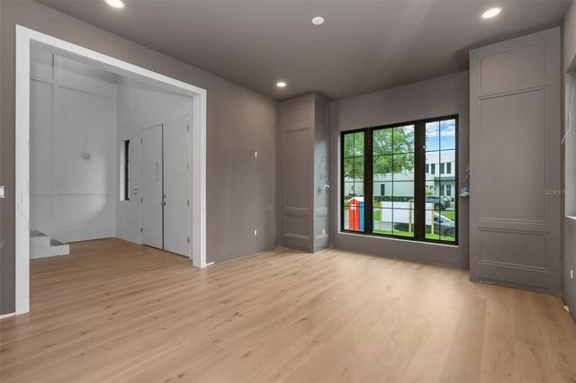 2911 W CHAPIN AVENUE, Tampa, FL 33611