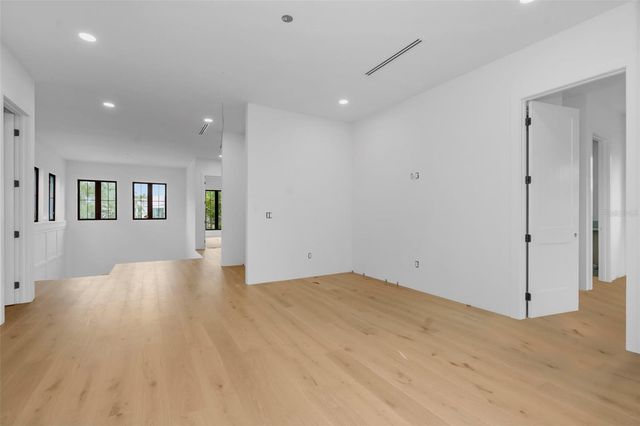 2911 W CHAPIN AVENUE, Tampa, FL 33611