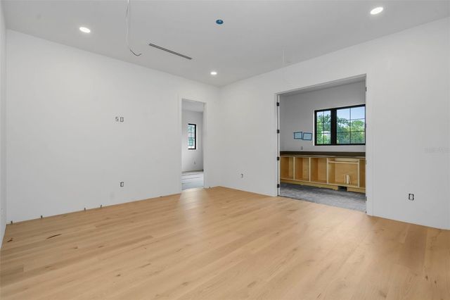 2911 W CHAPIN AVENUE, Tampa, FL 33611