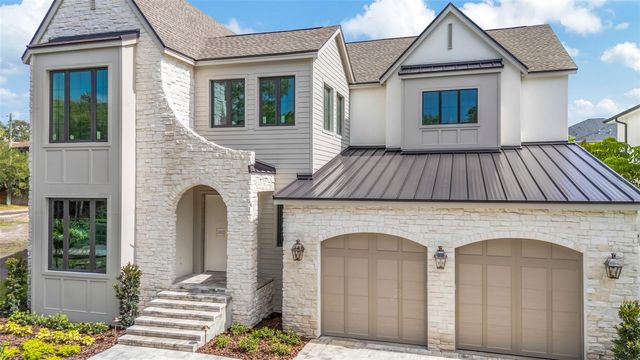 2911 W CHAPIN AVENUE, Tampa, FL 33611