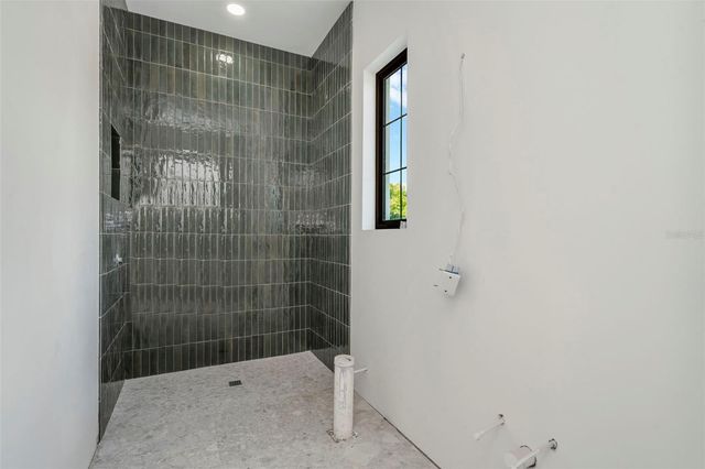 2911 W CHAPIN AVENUE, Tampa, FL 33611
