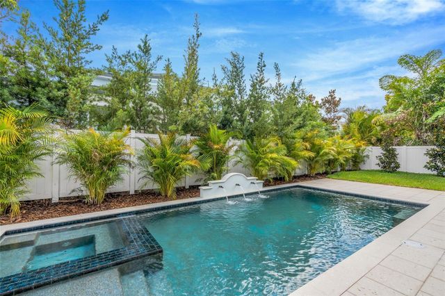 2911 W CHAPIN AVENUE, Tampa, FL 33611