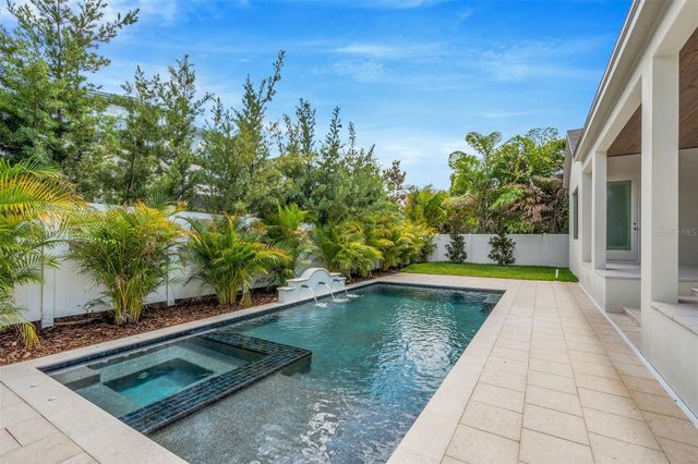 2911 W CHAPIN AVENUE, Tampa, FL 33611