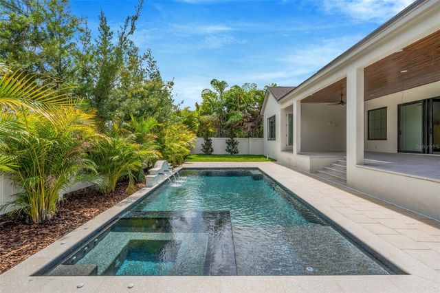 2911 W CHAPIN AVENUE, Tampa, FL 33611