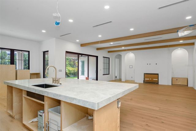 2911 W CHAPIN AVENUE, Tampa, FL 33611