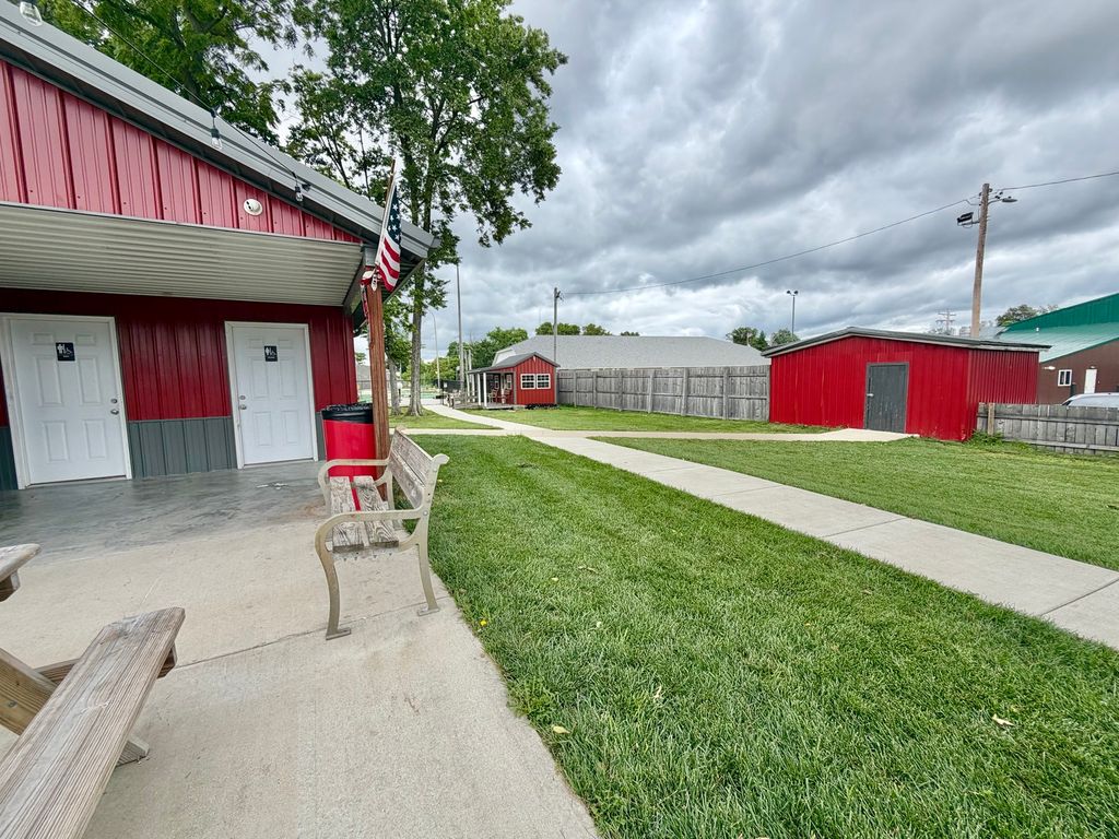 Image 11 of property listing at 122 E Calumet Street, Centralia, IL 62801