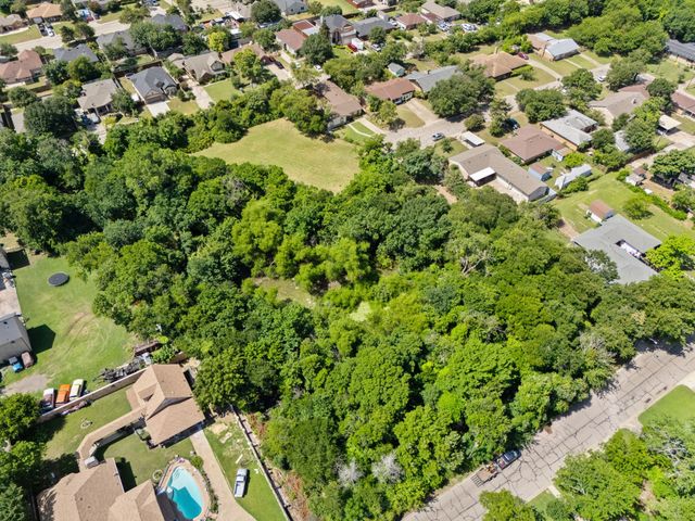 1 Ott Circle, Cockrell Hill, TX 75211