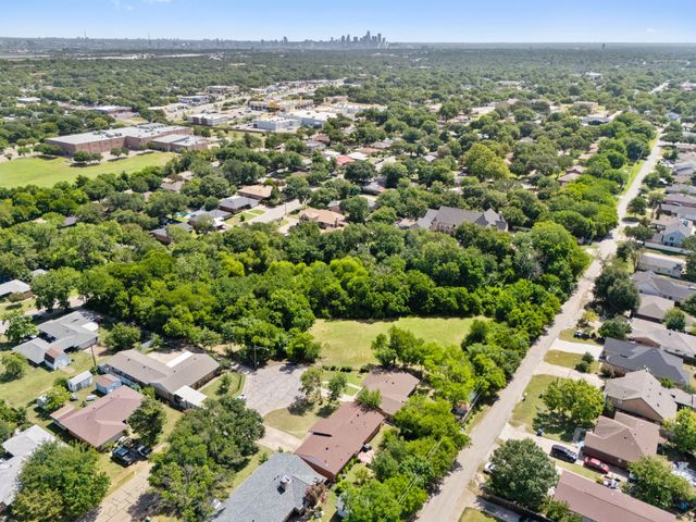 1 Ott Circle, Cockrell Hill, TX 75211