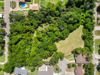 1 Ott Circle, Cockrell Hill, TX 75211