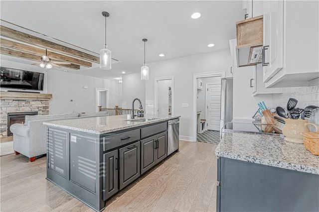 604 SW Meadowood Drive, Grain Valley, MO 64029