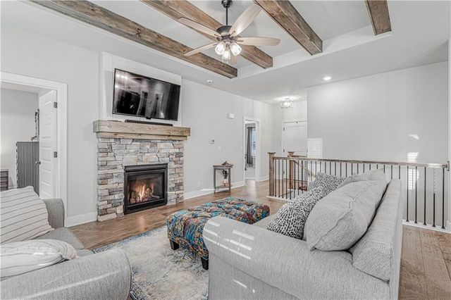 604 SW Meadowood Drive, Grain Valley, MO 64029