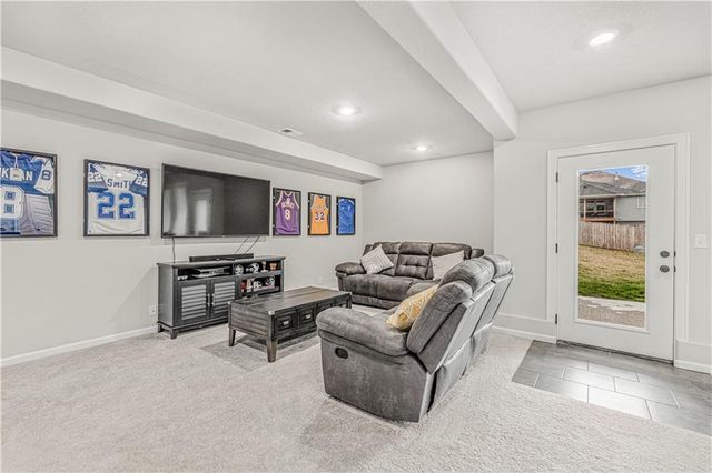 604 SW Meadowood Drive, Grain Valley, MO 64029