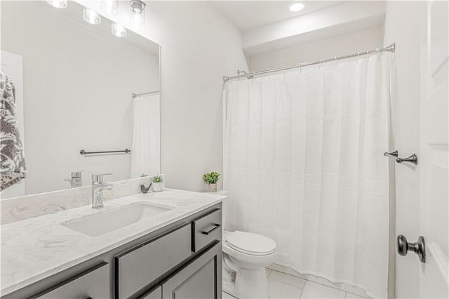 604 SW Meadowood Drive, Grain Valley, MO 64029