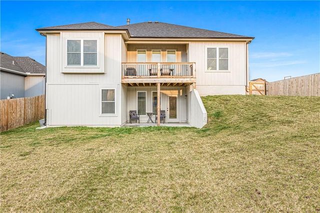 604 SW Meadowood Drive, Grain Valley, MO 64029