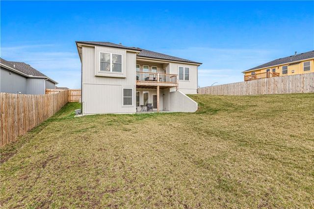 604 SW Meadowood Drive, Grain Valley, MO 64029