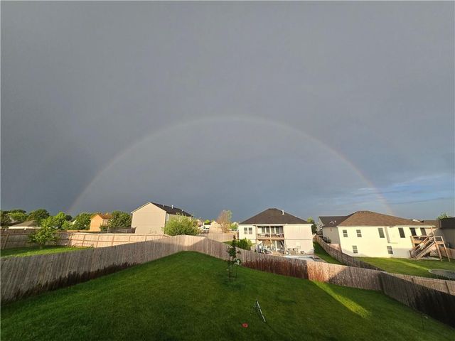 604 SW Meadowood Drive, Grain Valley, MO 64029