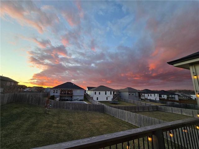 604 SW Meadowood Drive, Grain Valley, MO 64029