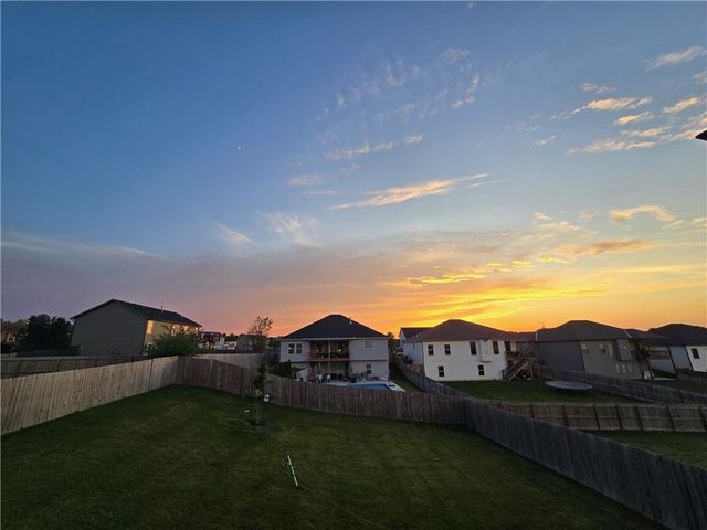 604 SW Meadowood Drive, Grain Valley, MO 64029