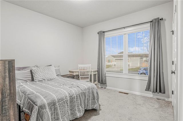 604 SW Meadowood Drive, Grain Valley, MO 64029