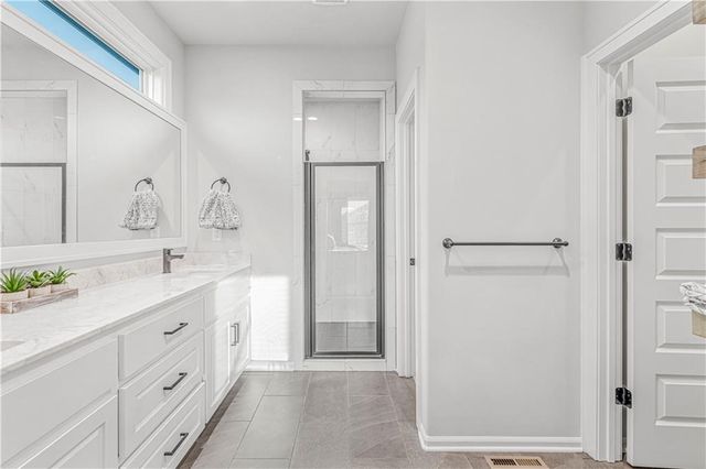 604 SW Meadowood Drive, Grain Valley, MO 64029