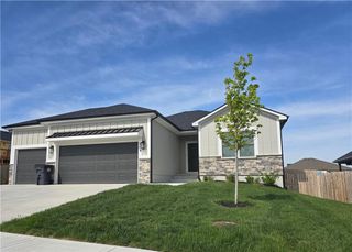 604 SW Meadowood Drive, Grain Valley, MO 64029