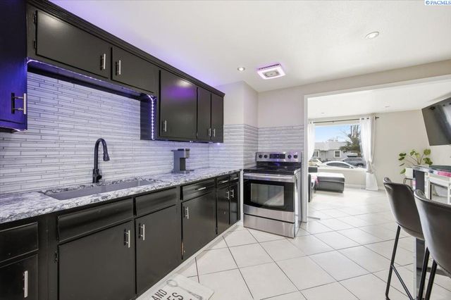 1715 W Bonneville Street, Pasco, WA 99301