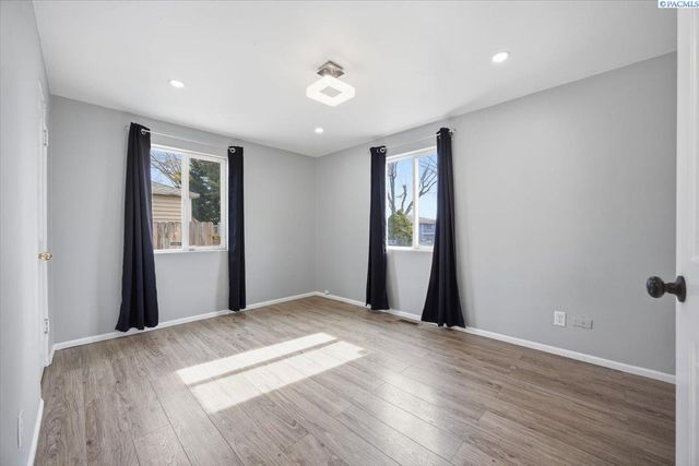 1715 W Bonneville Street, Pasco, WA 99301