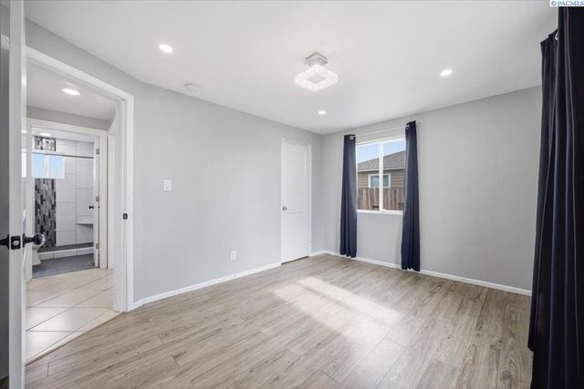 1715 W Bonneville Street, Pasco, WA 99301