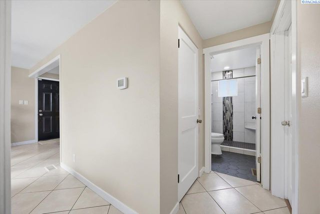 1715 W Bonneville Street, Pasco, WA 99301