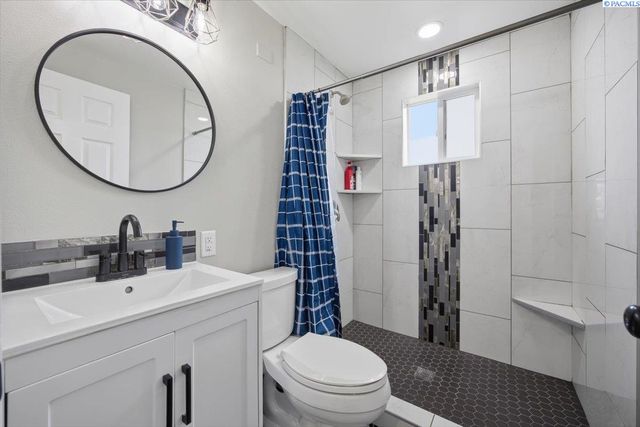 1715 W Bonneville Street, Pasco, WA 99301