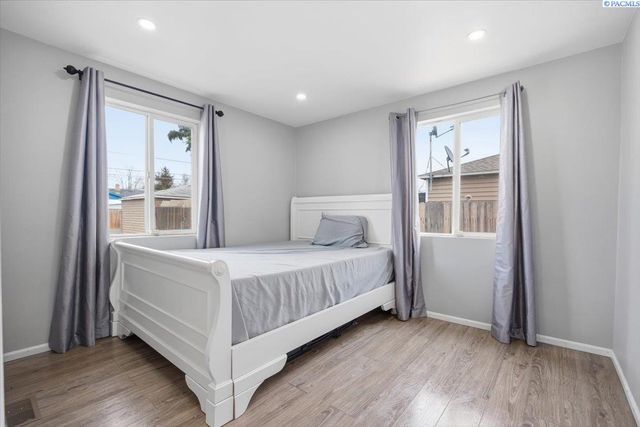 1715 W Bonneville Street, Pasco, WA 99301