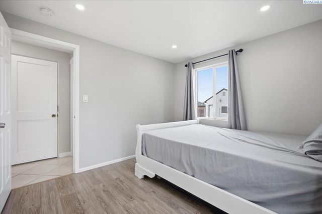 1715 W Bonneville Street, Pasco, WA 99301