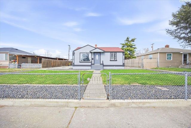 1715 W Bonneville Street, Pasco, WA 99301