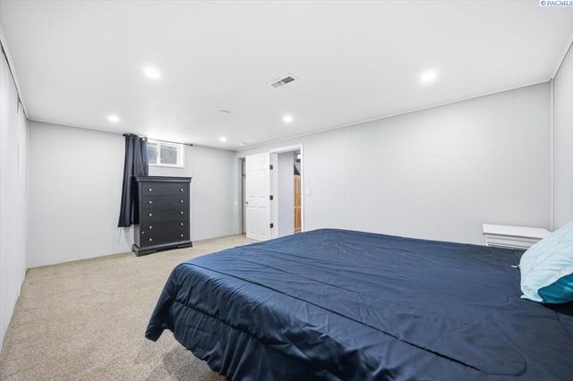 1715 W Bonneville Street, Pasco, WA 99301