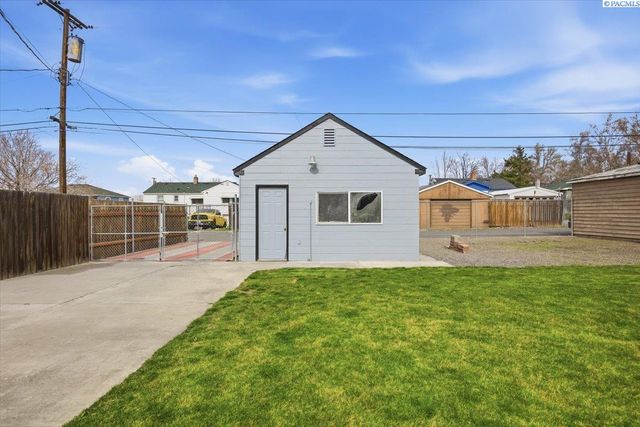 1715 W Bonneville Street, Pasco, WA 99301