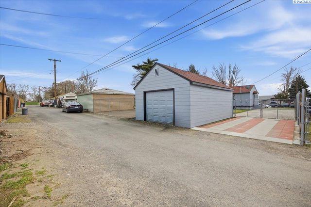 1715 W Bonneville Street, Pasco, WA 99301