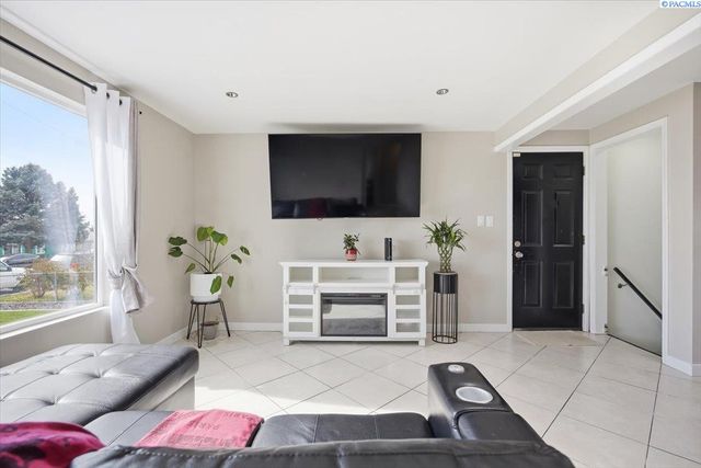 1715 W Bonneville Street, Pasco, WA 99301