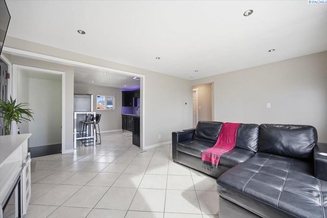 1715 W Bonneville Street, Pasco, WA 99301