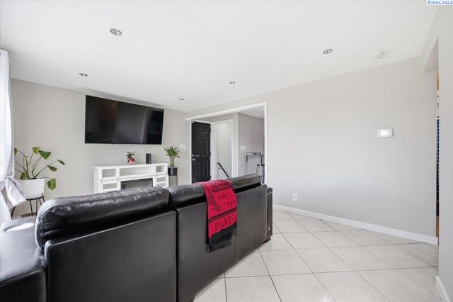 1715 W Bonneville Street, Pasco, WA 99301