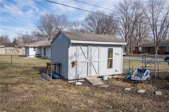 202 N 20th Street N, Greenwood, MO 64034