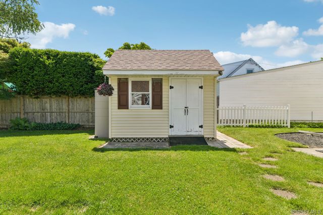 33 Cornell Street, East Northport, NY 11731